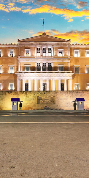 Il palazzo del parlamento Greco visto da piazza Syntagma